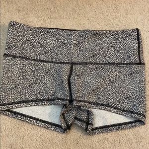 Lululemon spandex shorts size 4